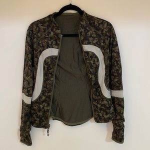 Reversible Lululemon jacket in Camo/Olive Green, size 4